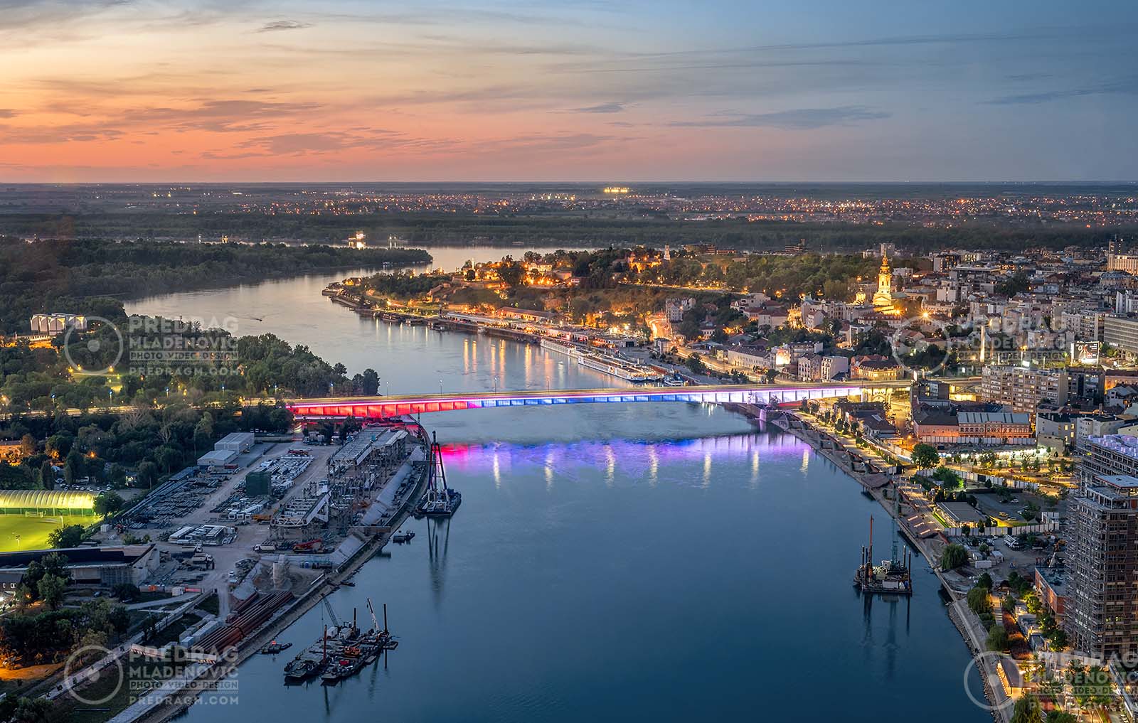 Panorama ušća i Brankovog mosta u sumrak