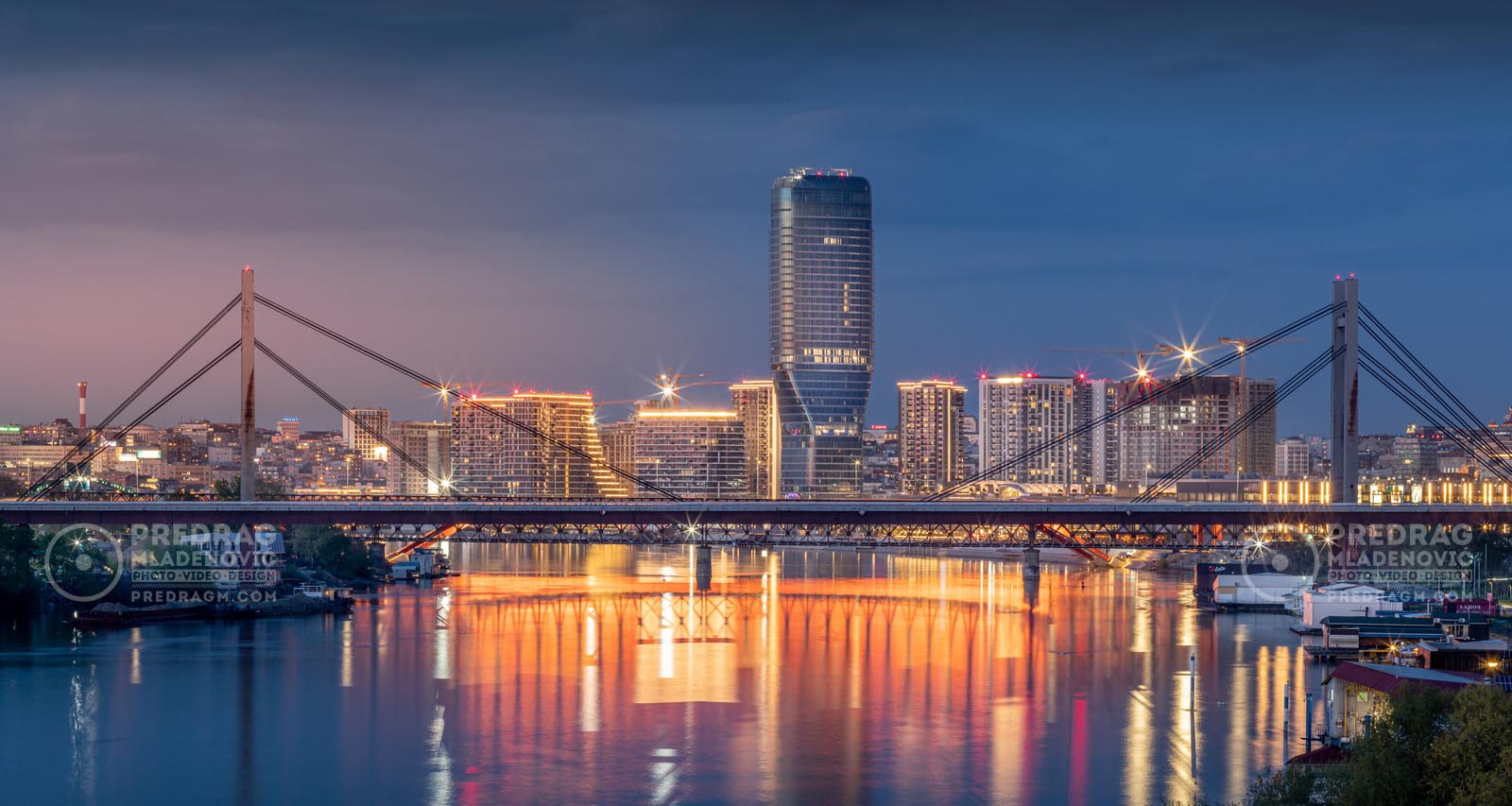 Refleksije Metropole: Novi Železnički Most i Kula Beograd